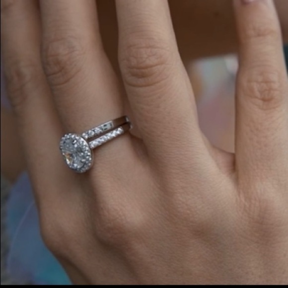 𝅺NEW 925 Silver 1.5 CT Oval Cut Halo Diamond Ring Set - Picture 2 of 9